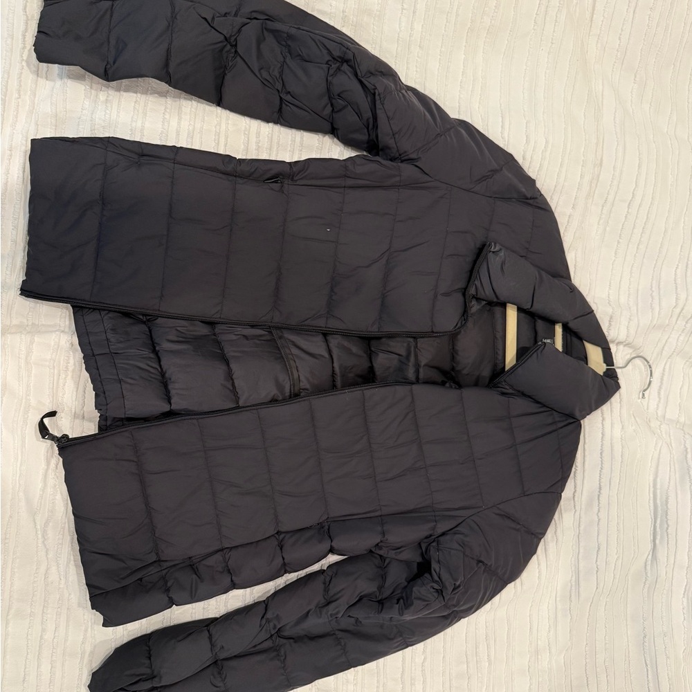 Uniqlo Black Puffer Jacket with Quilted Design